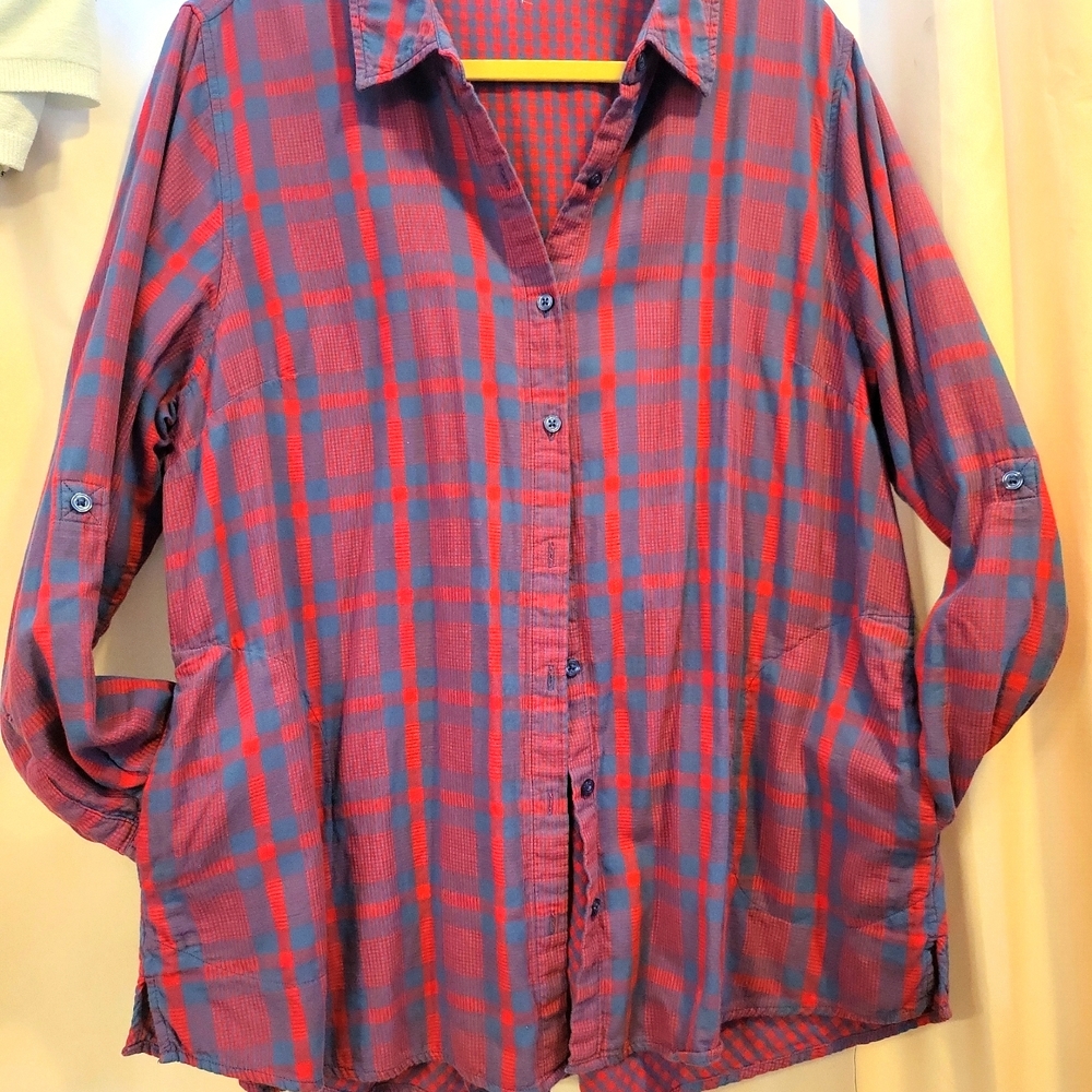 JOAN RIVERS WOMANS FLANNEL TOP XL WITH HAND POCKETS ON THE LOWER HIP AREA